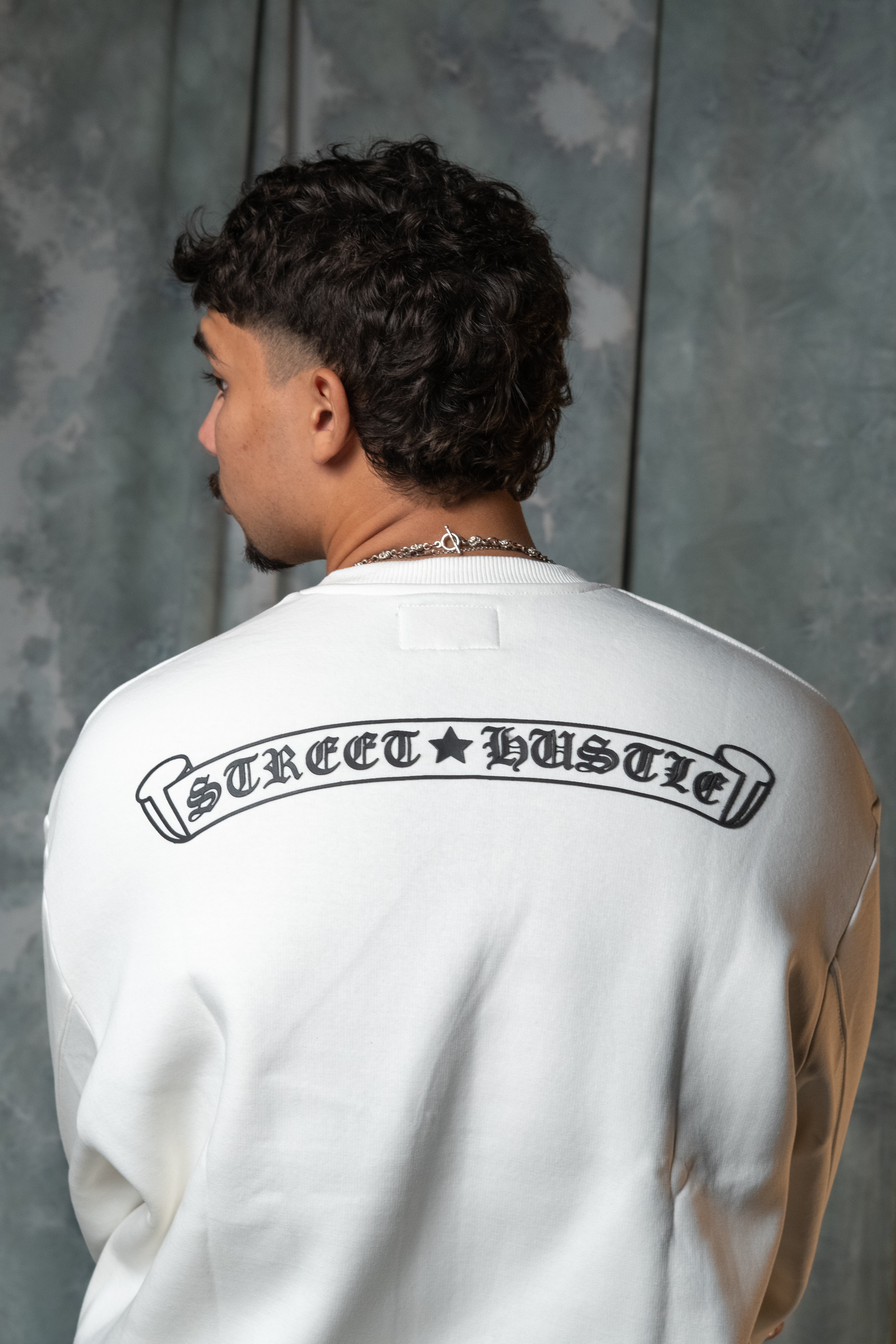 White street hustler crewneck ￼